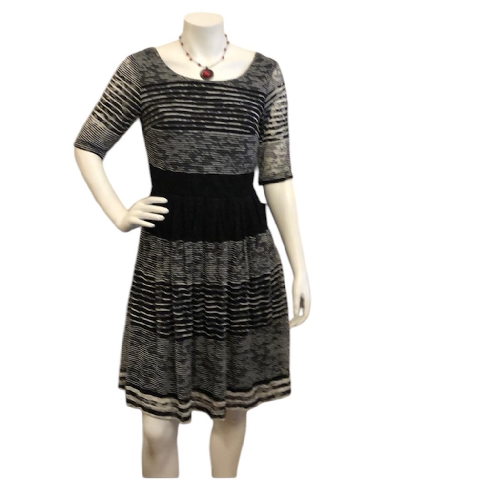 Leslie Fay lace cocktail mini dress black and white short sleeve size 8